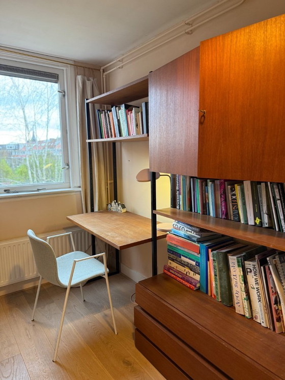 Image 1 of Bureau des années 70 avec étagères et placard intégrés