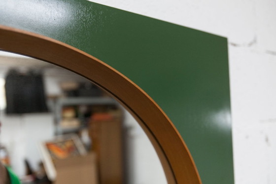 Image 1 of Espejo de pared redondo inusual, 60 cm, borde de teca sobre un tablero rectangular verde, años 60