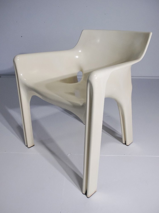 Image 1 of ARTEMIDE GAUDI STOEL van Vico Magistretti / CRÈME / PATENT AANGEVRAAGD
