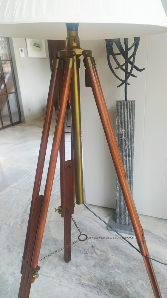 Image 1 of 1 lampadaire tripode vintage classique