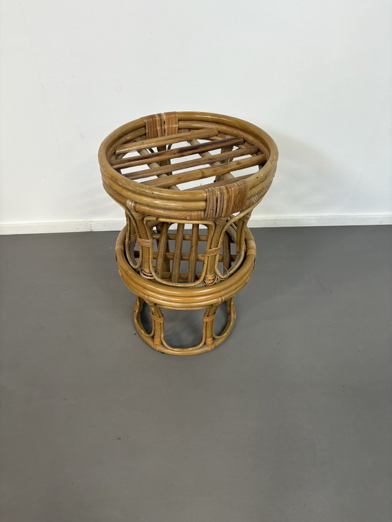 Image 1 of Set van 4 vintage rotan en bamboe krukjes uit de jaren 70.