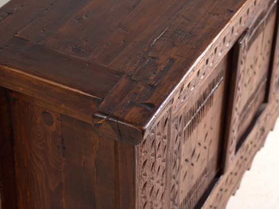 Credenza antica intagliata in legno di pino – Xinjiang, circa 1900 – Credenze con vetrina (photo 23 of 40)