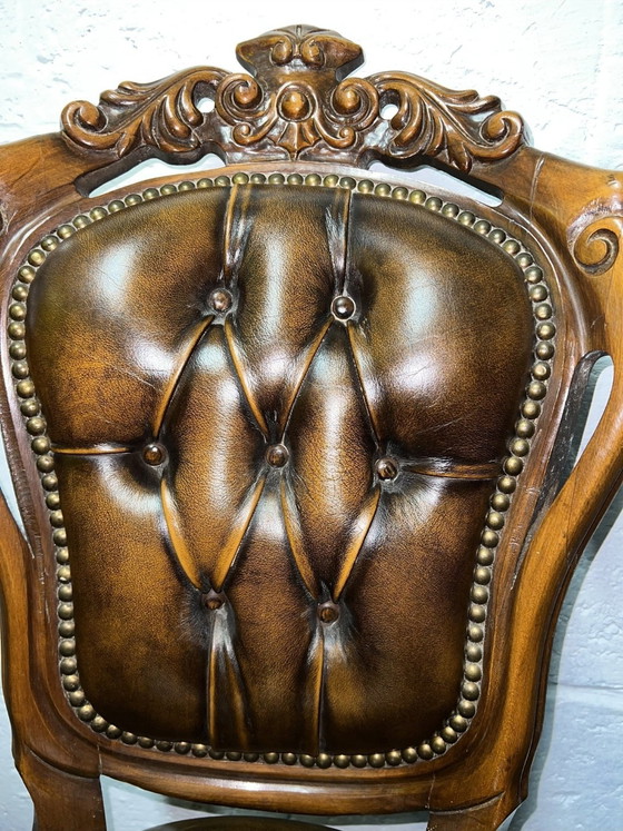 Image 1 of 6 chaises de salle à manger Chesterfield baroques en cuir