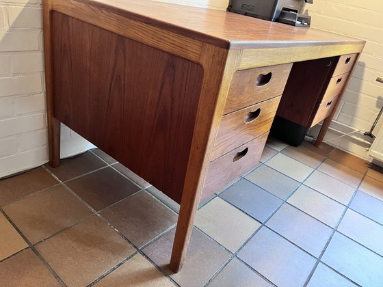 Image 1 of Vintage teakhouten bureau met 6 lades