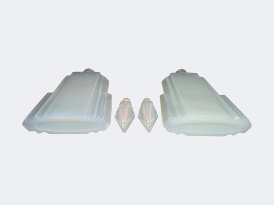 Image 1 of Paar opalisierende Art-déco-Parfümflakons aus Sabino-Glas – Seltenes französisches Parfümflakon-Set aus Opalglas
