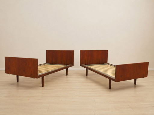 Cama de teca, diseño danés, década de 1960, diseñador: Hans J. Wegner, fabricante: Getama