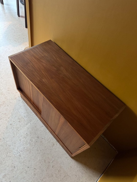 Image 1 of Buffet style années 60 – placage noyer