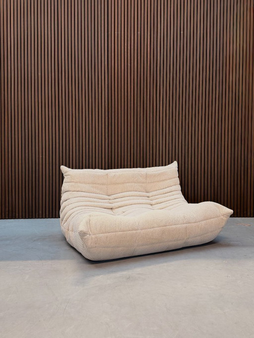 Togo Lounge-Sessel – Zweisitzer, beigefarbener Cord