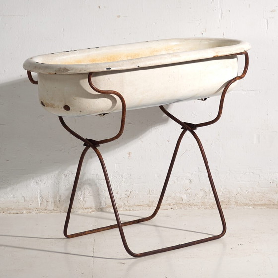 Antique bathtub in enamelled iron – Central Europe, circa 1950 #1 – Decorative Objects, Industrieel (photo 4 of 40)