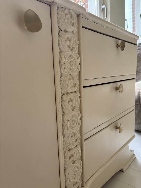 Image 1 of Buffet Art Déco avec de magnifiques boiseries et des poignées dorées