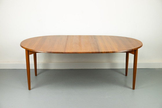 Image 1 of Ovale massief teakhouten eettafel met verlengstukken, jaren 60