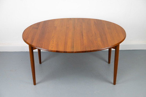 Image 1 of Ovale massief teakhouten eettafel met verlengstukken, jaren 60