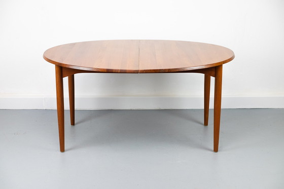 Image 1 of Ovale massief teakhouten eettafel met verlengstukken, jaren 60