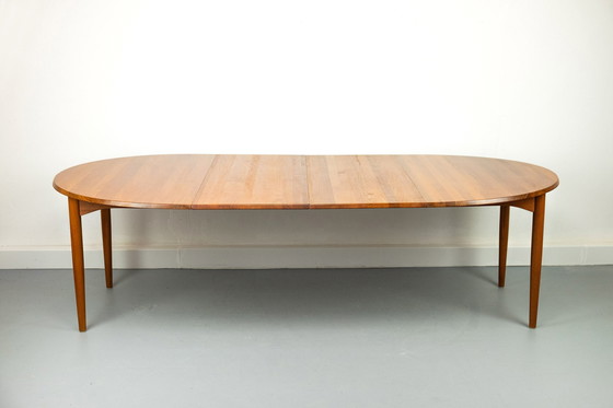 Image 1 of Ovale massief teakhouten eettafel met verlengstukken, jaren 60