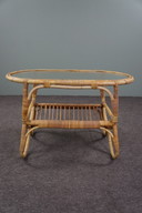 Dutch Design salontafel met wolkglazen blad en lectuurmand