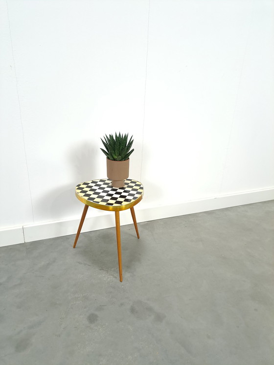 Image 1 of Bijzettafel zwart wit geblokt formica blad vintage