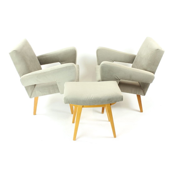 Image 1 of Set van twee middencentury fauteuils met kruk, Tsjecho-Slowakije 1960