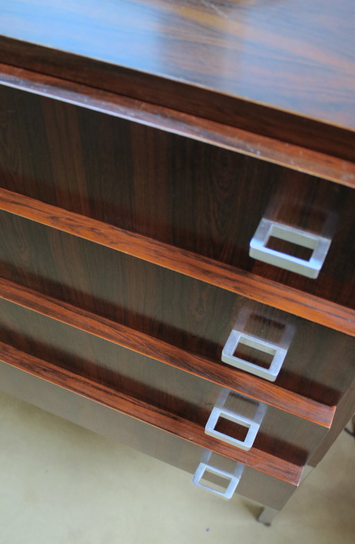 Dressoir van modern rozenhout en chroom