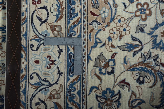 Image 1 of Handgeknoopt oosters tapijt van Nain met zijde - 220 x 132 cm