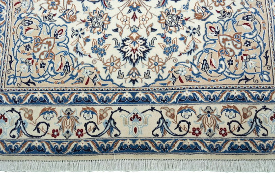 Image 1 of Handgeknoopt oosters tapijt van Nain met zijde - 220 x 132 cm