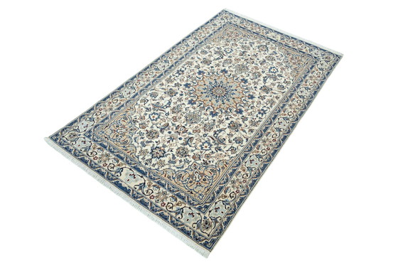 Image 1 of Handgeknoopt oosters tapijt van Nain met zijde - 220 x 132 cm