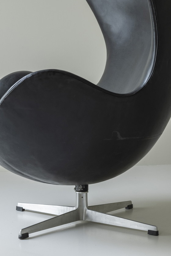 Image 1 of Vroege 'Egg' fauteuil ontworpen door Arne Jacobsen voor Fritz Hansen, Denemarken 1958.