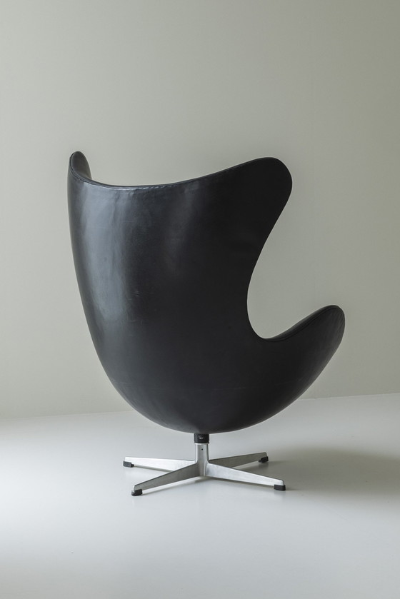 Image 1 of Vroege 'Egg' fauteuil ontworpen door Arne Jacobsen voor Fritz Hansen, Denemarken 1958.