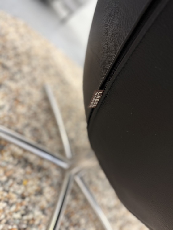 Image 1 of Label Vandenberg Hidde Soft Draai Fauteuil Met Poef Zwart Leer