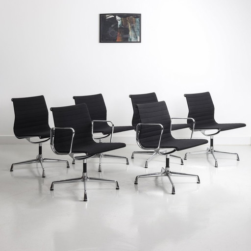 Set van 6 Eames Aluminium Stoelen Vitra Groep Model Ea 104/105/108