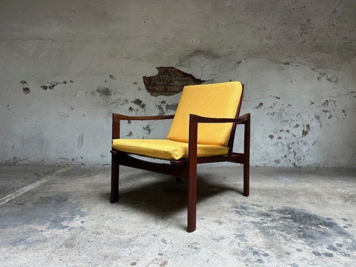 Scandinavische Vintage Rozenhouten Fauteuil