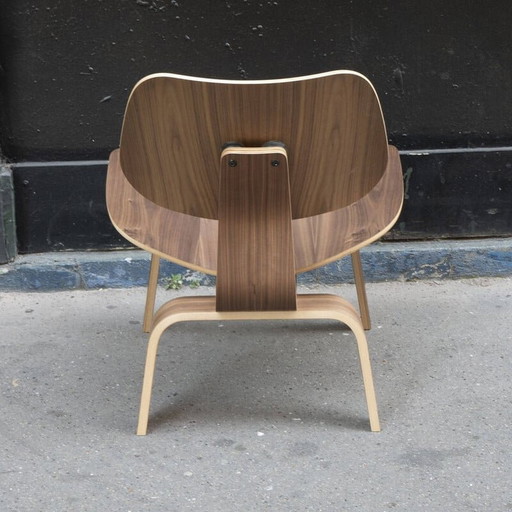 Vintage Lcw stoel in walnoot van Charles en Ray Eames voor Herman Miller