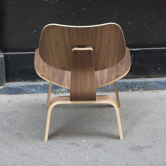 Image 1 of Vintage Lcw stoel in walnoot van Charles en Ray Eames voor Herman Miller