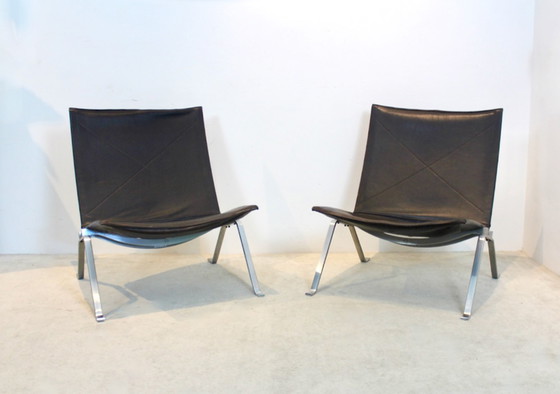 Image 1 of Bruin lederen PK22 stoelen van Poul Kjærholm voor Fritz Hansen