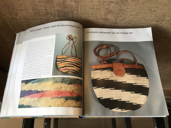 Image 1 of Boek Rondom Textiel