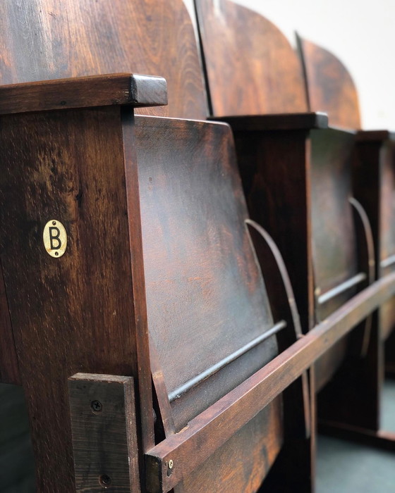 Image 1 of Vintage bioscoopstoelen