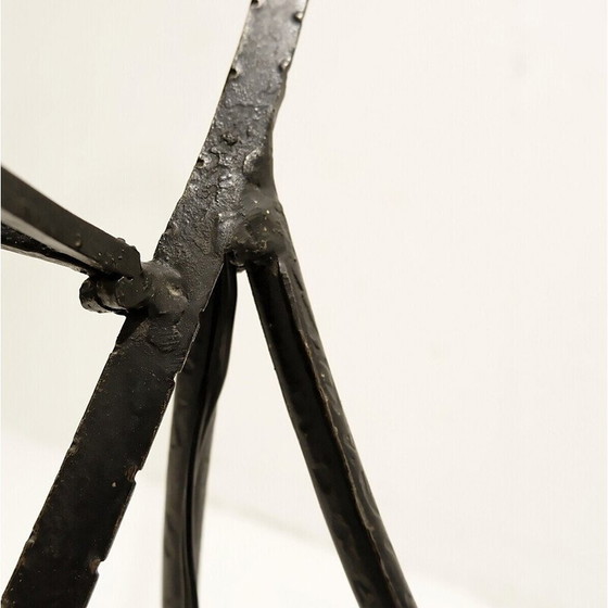 Image 1 of Mid-eeuwse smeedijzeren driepoot vloerlamp met plank, Italië 1960