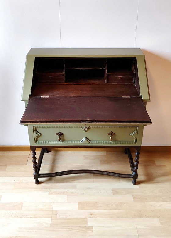 Image 1 of Vintage Secretaire In Een Groen Jasje 