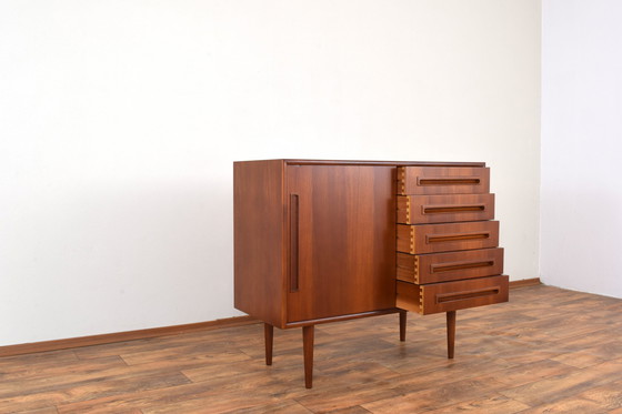 Image 1 of Mid Century Deens teakhouten dressoir, 1960S.