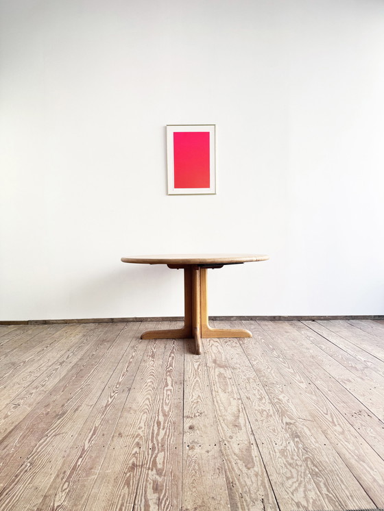 Image 1 of Mid Century Moderne Deense ronde uitschuifbare teakhouten eettafel van Glostrup, 1960