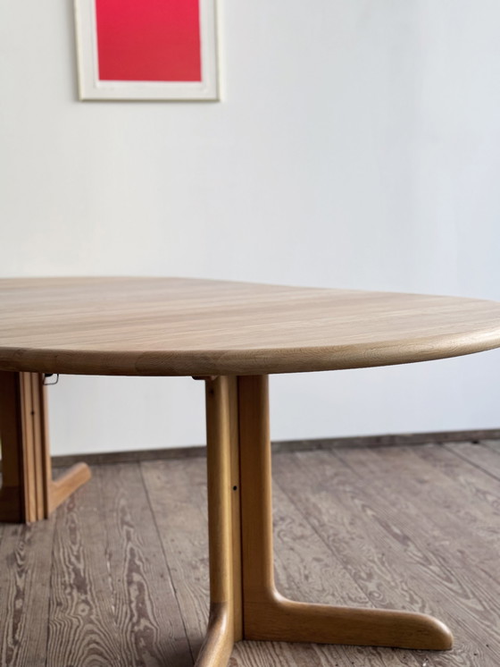 Image 1 of Mid Century Moderne Deense ronde uitschuifbare teakhouten eettafel van Glostrup, 1960