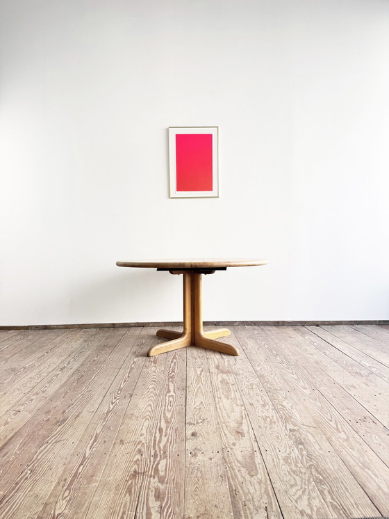 Image 1 of Mid Century Moderne Deense ronde uitschuifbare teakhouten eettafel van Glostrup, 1960