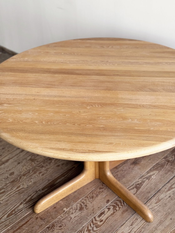 Image 1 of Mid Century Moderne Deense ronde uitschuifbare teakhouten eettafel van Glostrup, 1960