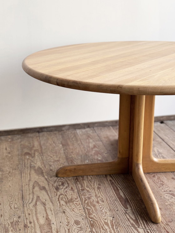 Image 1 of Mid Century Moderne Deense ronde uitschuifbare teakhouten eettafel van Glostrup, 1960