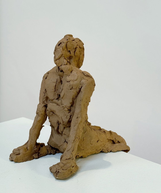 Image 1 of Terracotta sculptuur - Zittende vrouw - Yolande Ide (1931)