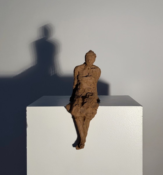 Image 1 of Terracotta sculptuur - Zittende vrouw - Yolande Ide (1931)