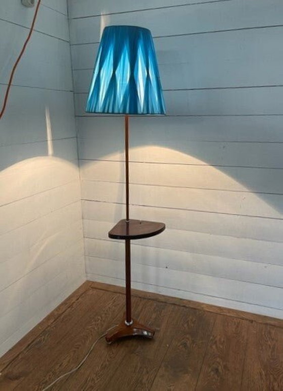 Image 1 of Unieke OekraÃ¯ense vintage vloerlamp met blauwe tulpenkap en tafel