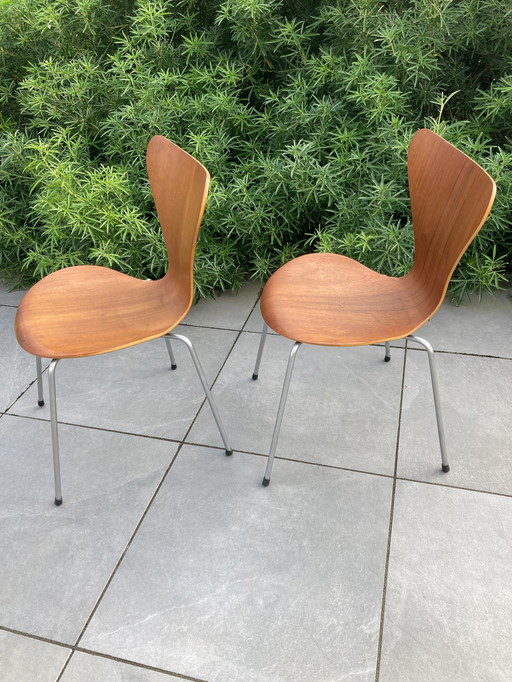 2x Arne Jacobsen Fritz Hansen Vlinderstoel