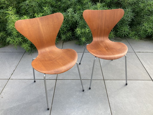 2x Arne Jacobsen Fritz Hansen Vlinderstoel