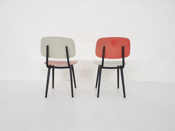 Image 1 of Set van twee Friso Kramer voor Ahrend de Cirkel 'revolt'eetkamerstoelen, Nederland jaren 1950