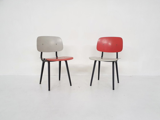 Image 1 of Set van twee Friso Kramer voor Ahrend de Cirkel 'revolt'eetkamerstoelen, Nederland jaren 1950